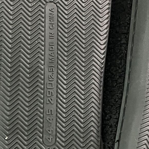 Ghost Patterned Black and White Women's Fuzzy NIP SZ 9.5/10 Halloween - Picture 3 of 6